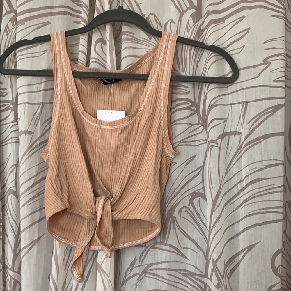 NWT.  Tie front cropped tank